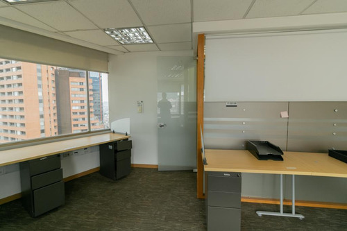 Oficina En Arriendo En Centro Internacional. Cod A1094009