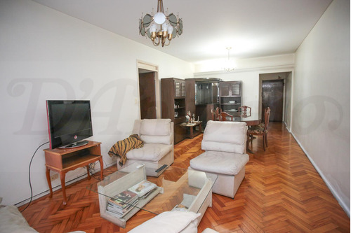 Departamento De 4 Ambientes Con Dependencia Y Patio Común En Caballito