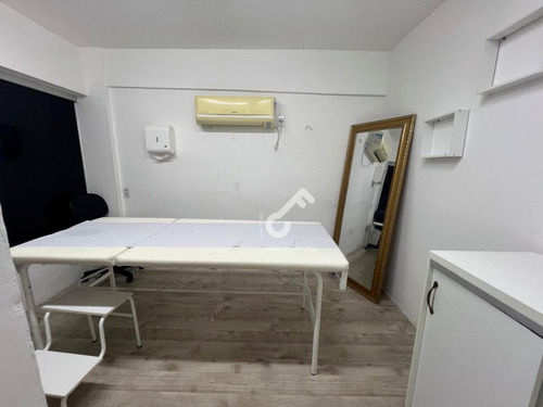 Salão De Beleza Completo (porteira Fechada) Em Funcionamento. Localizado No Shopping Canoas (em Frente Ao Camarão De Vilas). R$80.000,00
