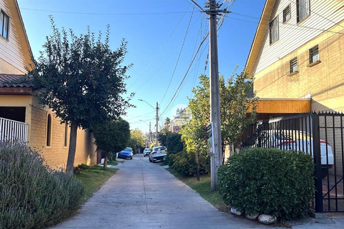 Casa En Venta De 4 D 3 B - Ciudad Satélite - Maipu