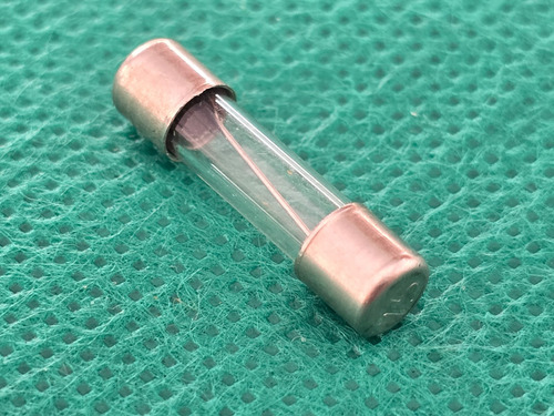 1x Fusivel De Vidro 15amp 250v 5x20mm Retardo Dekfuse