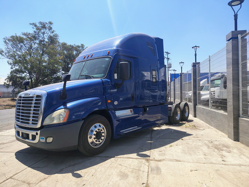 Tractocamión Con Camarote En Gran Forma Para Seguir Trabajan
