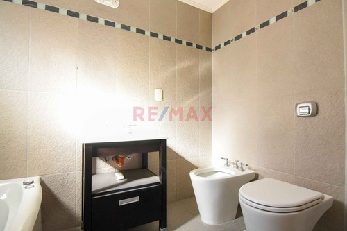 Venta Hermosa Casa 6 Amb En Barracas Con Cocheras