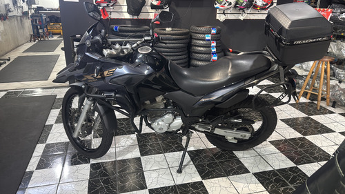 Moto Completa,bem Conservada E Já Vai Com Acessórios