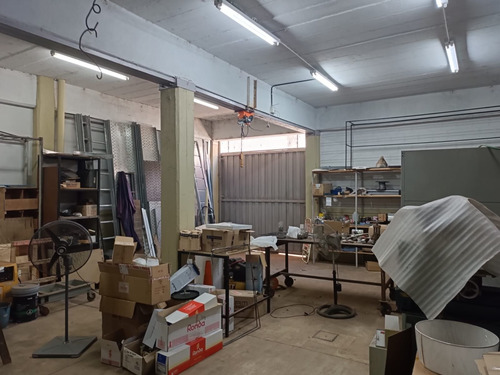Imagen 14 de 15 de Edificio Y Local Comercial Centrico De Tres Plantas Oficinas Deposito. Unidad Funcional