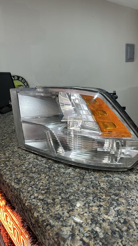 Faros Derecho E Izquierdo Dodge Ram 2014-2017 