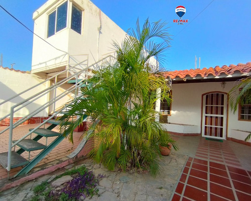 Re/max 2mil Vende Casa En Urb. Privada En Los Robles, Mun. Maneiro, Isla De Margarita, Edo. Nueva Esparta