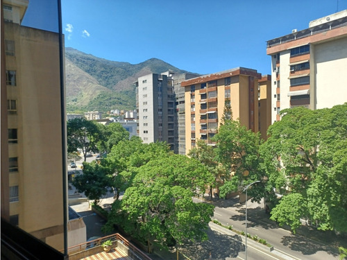 Vendo Apartamento 145m2 4 H/3b/2e La Urbina 5345