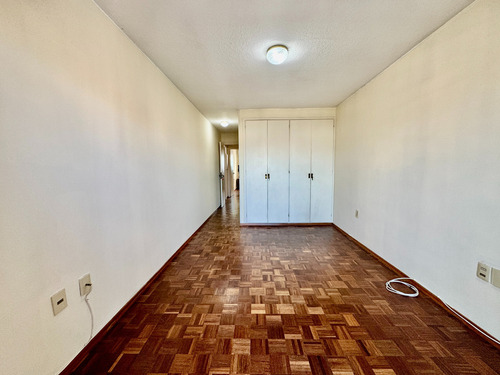 Venta Apartamento Pocitos, 2 Dormitorios + Servicio, 3 Baños, Balcón Y Garage