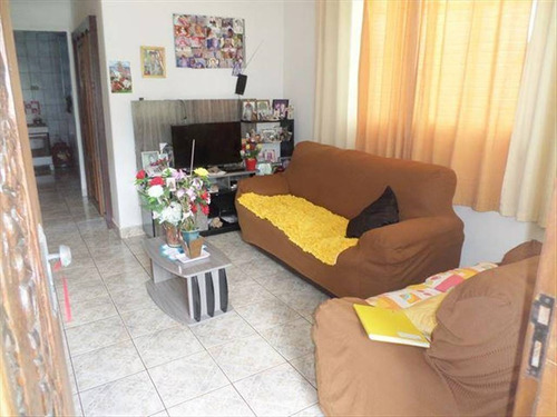 Imagem 18 de 23 de Ambientes Amplos, Arejados, Quintal, Jardim, Localizado Em Rua Que Não Enche, Proximo Do Centro De São Vicente. - Hm2207
