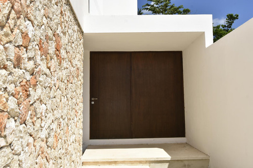 Casa En Venta En Cholul, Mérida Dentro De Privada Residencial De Lujo