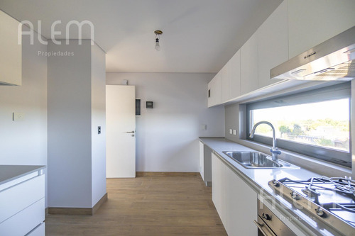 Departamento De 3 Ambientes En Venta En Las Lomitas Street