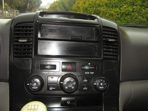 Kia Carnival 2.9 Lx Crd Mt Diesel