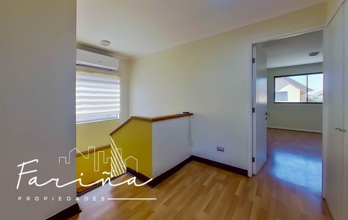 Arriendo Casa 3d, 4 Baños Y Servicio - Portones De Chicureo