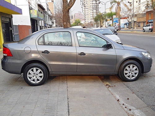 Imagen 7 de 15 de Volkswagen Voyage Comfortline 2011 Excelente