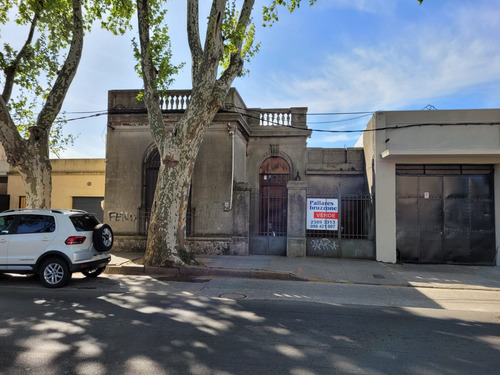 Sobre Capurro Próx. Husares, Casa P.u. Con Muy Buen Terreno.