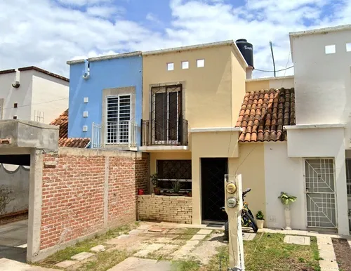 Casa De Oportunidad Con Precio De Remate En Cto, Colinas Del Carmen, Col. El Carmen, León Guanajuato. Arf