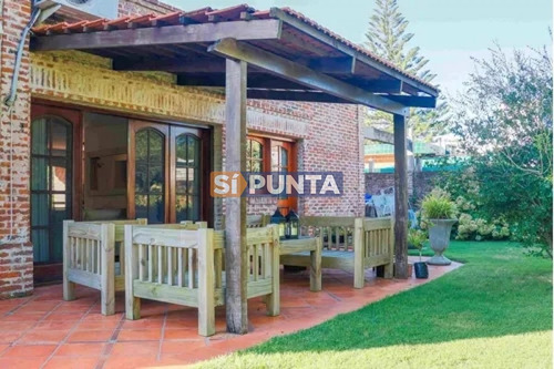 Imagen 12 de 18 de Venta De Casa De 4 Dormitorios En Barrio Super Tranquilo