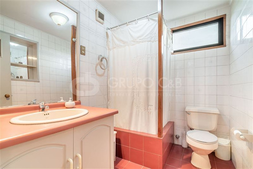 Casa En Venta De 5 Dorm. En Macul