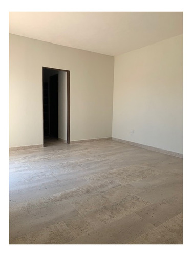 Imagen 5 de 14 de Qh1 Casa En Venta En Colinas De Juriquilla Con Techos De Doble Altura