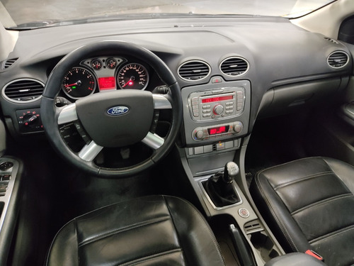 Imagen 9 de 15 de Ford Focus 2.0 Ghia Exe Mt 2013