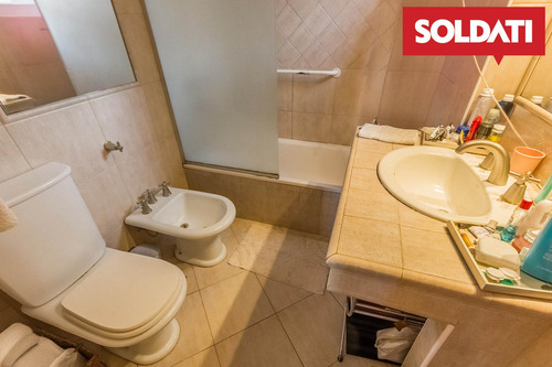 Venta - Casa 5 Ambientes Con Cochera Y Piscina - Vicente López