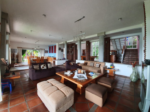 Venta Casa Las Lomas De Dimensiones Monumentales. Alberca Climatizada Y Jardín Plano Con Vistas Espectaculares Y Todos Los Servicios En Fracc Rancho San Diego Ixtapan De La Sal Edomex