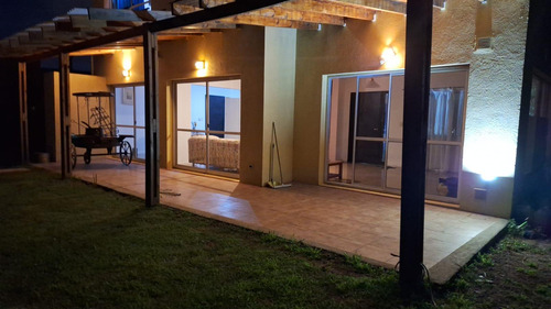 Casa En Venta - 3 Dormitorios 2 Baños - 900mts2 - Nordelta