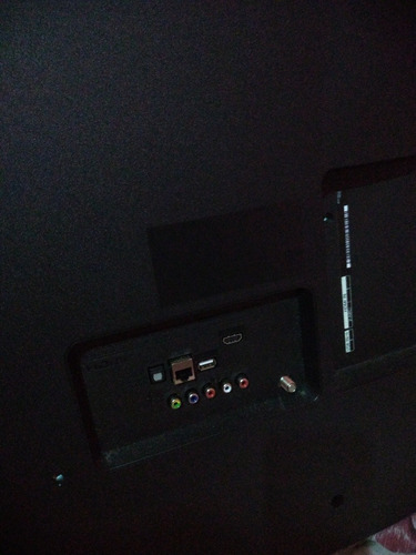 Imagem 5 de 8 de Vendo Uma Tv LG De 55un7310psc Ela Tá Com A Tela Quebrada