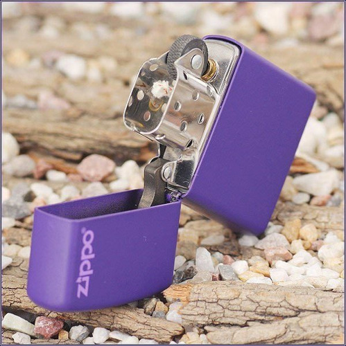 Imagen 2 de 3 de Encendedor Zippo Violeta Serie 237zl. Gran Canal