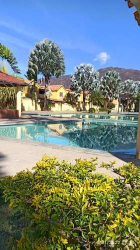 Imagen 2 de 11 de Cristian Guedez Vende Th En Urb Los Frailes San Diego Pozo Piscina