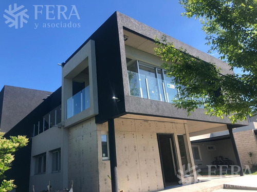 Imagen 3 de 22 de Venta De Casa 4 Ambientes Con Cochera, Fondo Libre Y Jacuzzi En Altos De Hudson Ii (26990)