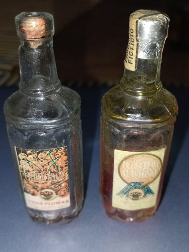2 Botellas Miniatura Coleccionables De Licor Tres Plumas