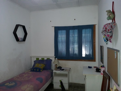 Imagen 7 de 12 de Vendo Casa 4 Dormitorios En Calle El Pino Amplio Terreno