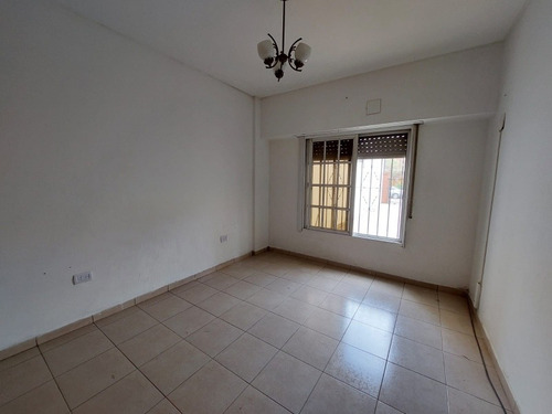 Imagen 13 de 14 de Departamento De 2 Ambientes Con Cochera Y Patio En Venta En Wilde