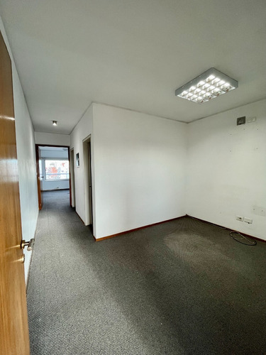 Imagen 9 de 15 de Torre De Los Profesionales Vende Con Renta.-