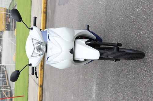 A Jet 125ss 2025 Preta Com O Banco Marrom.