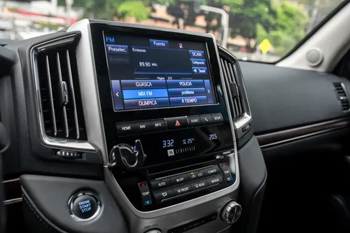 Toyota Land Cruiser Lc200 Vxr 4.6 At 4x4 2021 Blindaje 2+