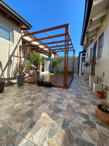 Casa En Venta - 2 Dormitorios 2 Baños - 230mts2 - Mar Del Plata