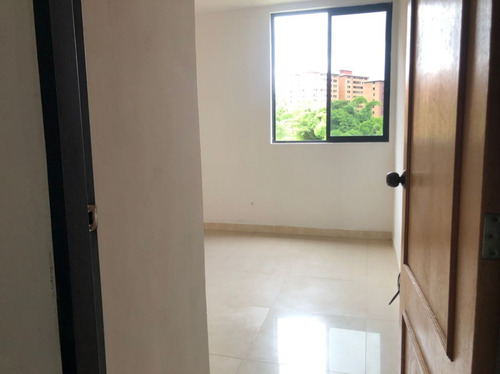 Imagen 10 de 16 de Se Alquila Apartamento 102m2 Parque Caiza