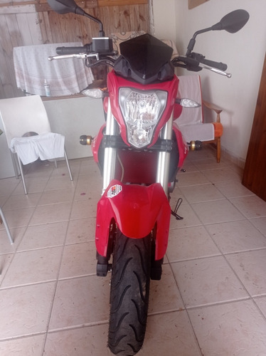Imagen 2 de 6 de Benelli Tnt 300
