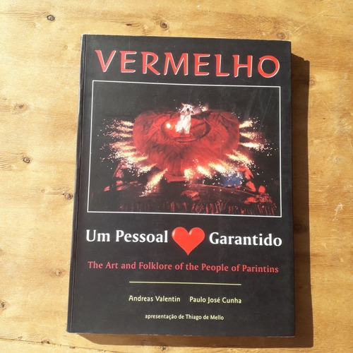 Livro  Vermelho. 