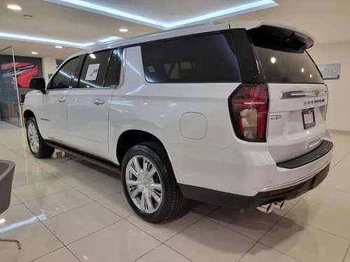Chevrolet Suburban 5.3 High Country 4X4 At