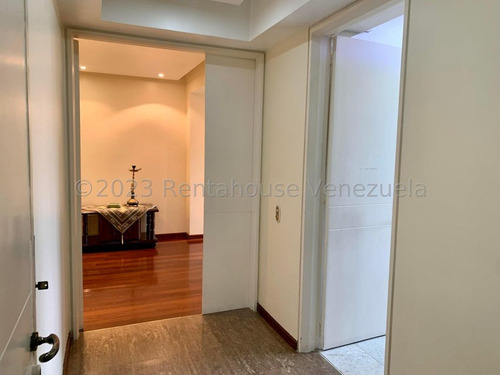 Urb. La Trinidad, Sector Sorocaima, Cerca Centro Médico Docente La Trinidad !! Excelente Apartamento, Con O Sin Muebles, 184 M2, 3 Hab., 3 Baños, 2 Pe. Condominio Tipo Resort. Inmejorable Ubicación !!