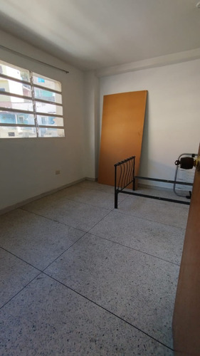 Venta Propiedad Multifamiliar Con 4 Aptos. + Uno Por Terminar. Ma. Fda. Varela
