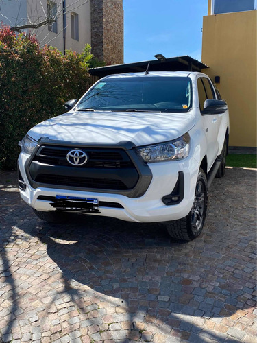 Imagen 1 de 11 de Toyota Hilux 2021 2.4 Cd Sr 150cv 4x2