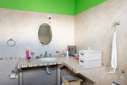 Casa En Venta De 3 Dormitorios C/ Cochera En San Carlos
