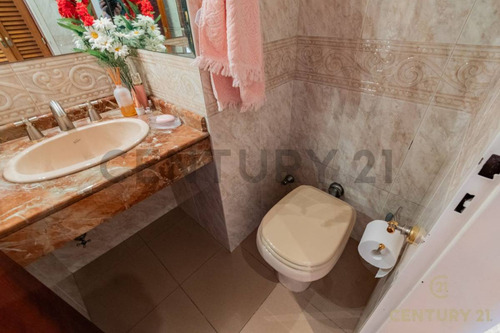 Venta Departamento 4 Ambientes Con Dependencia En Flores Sobre Avenida Avellaneda