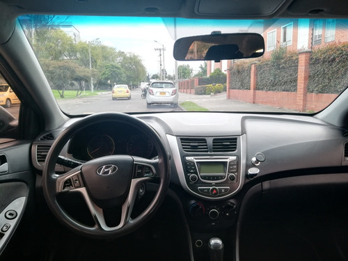 Hyundai I25 2012