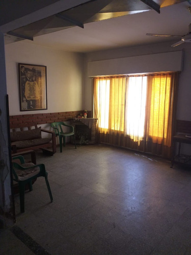 Imagen 12 de 27 de Venta En Castelar De Importante Edificacion.